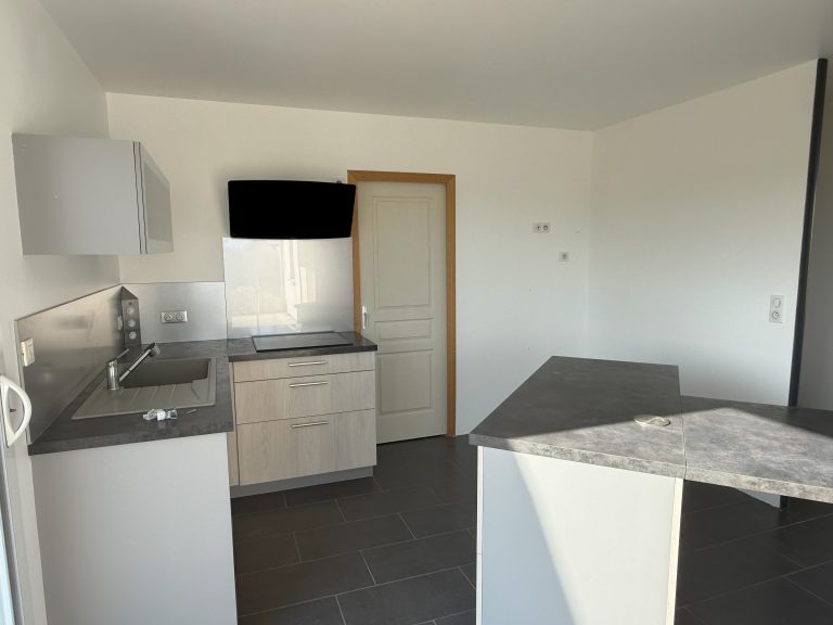 Peinture murs et plafonds villa à Touraine — après travaux, réalisée par Quidservices