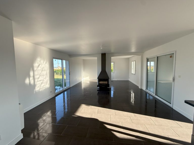 Peinture murs et plafonds villa à Touraine — après travaux, réalisée par Quidservices