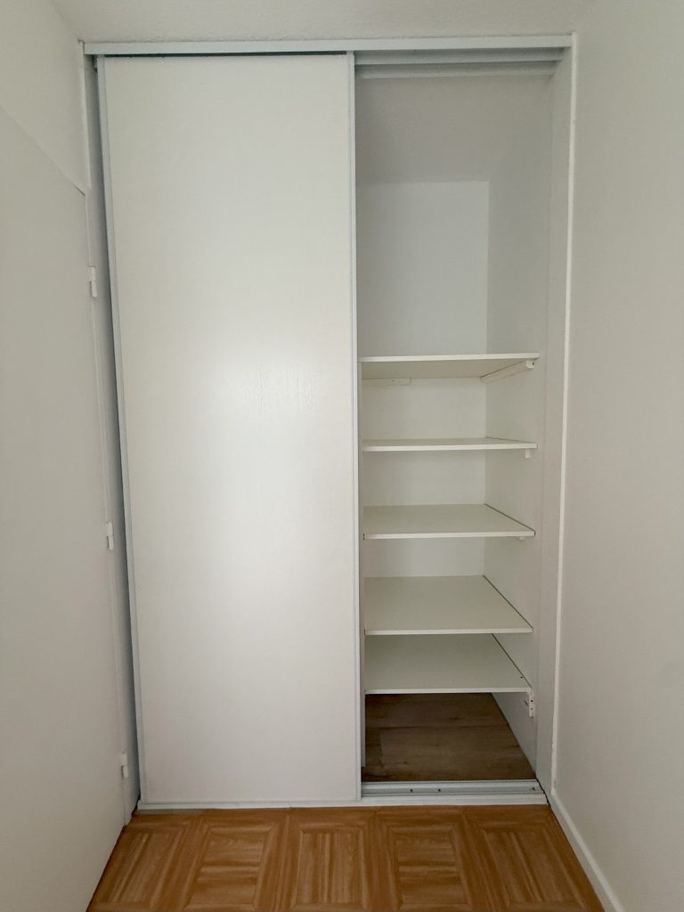 Restauration placard appartement à Montpellier — après travaux, réalisée par Quidservices