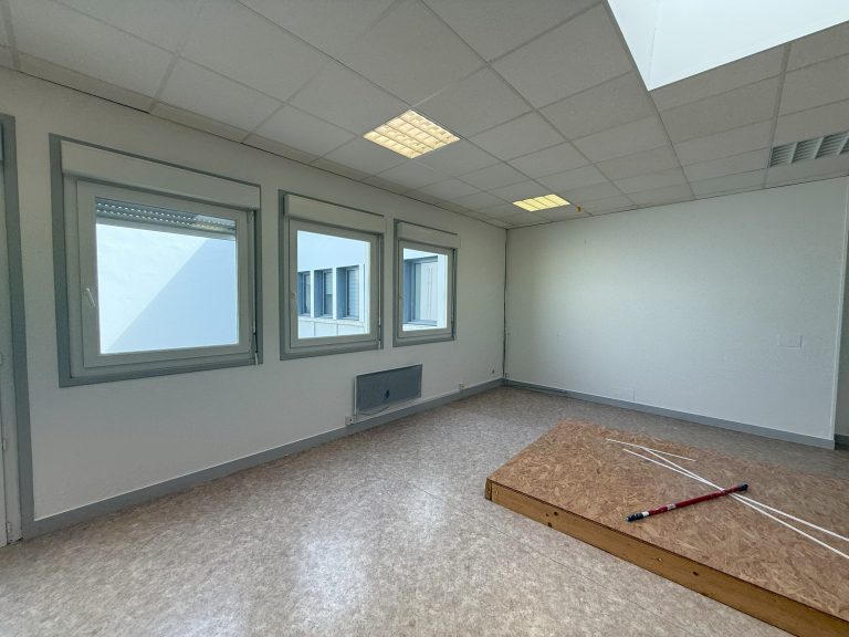 Peinture salle de réunion à Touraine — après travaux, réalisée par Quidservices