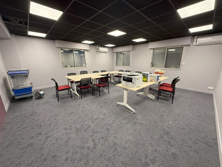 Pose revêtement sol en dalle à Touraine — après travaux, réalisée par Quidservices