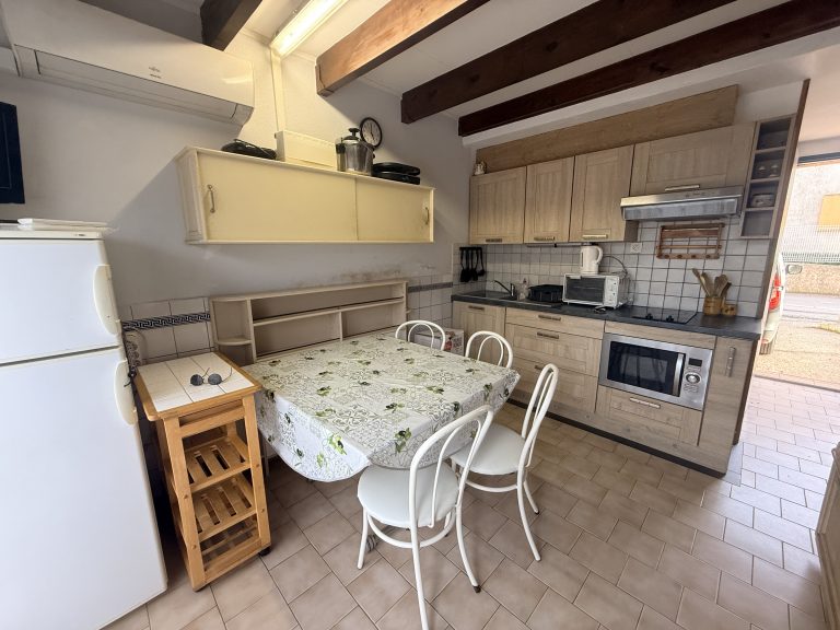 Restauration cuisine suite dégâts des eaux à Montpellier — avant travaux