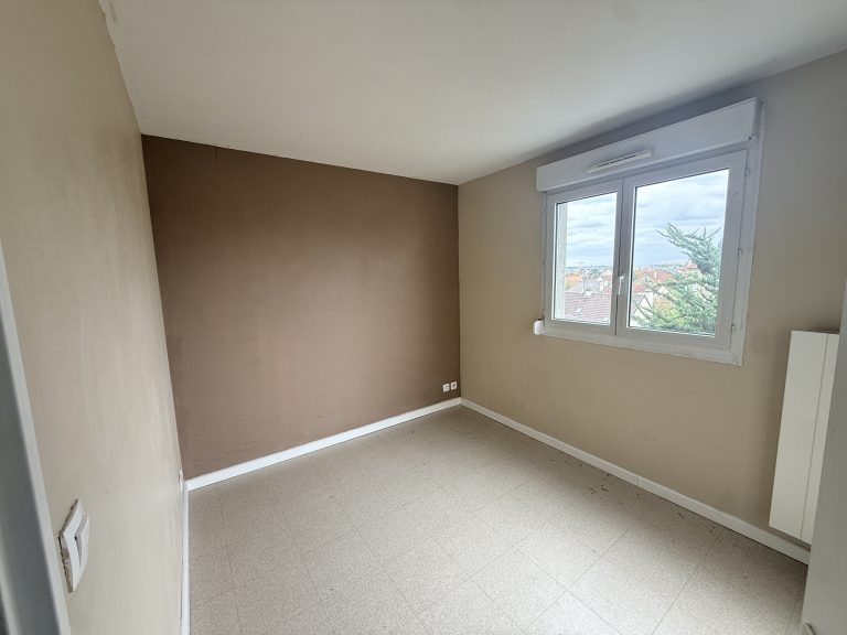Rénovation chambre à Paris — avant travaux