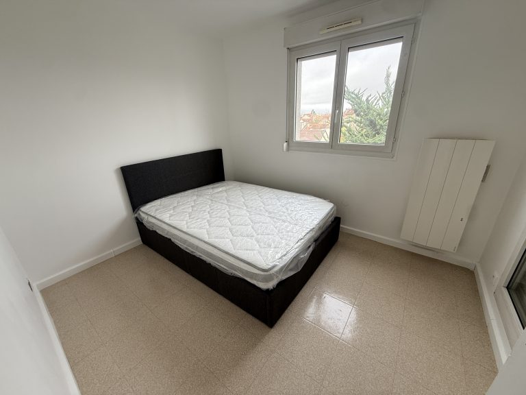 Rénovation chambre à Paris — après travaux, réalisée par Quidservices