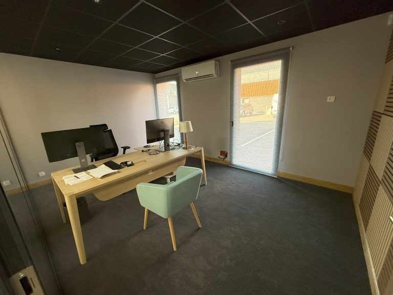 Finition complète nouveaux bureaux à Touraine — après travaux, réalisée par Quidservices