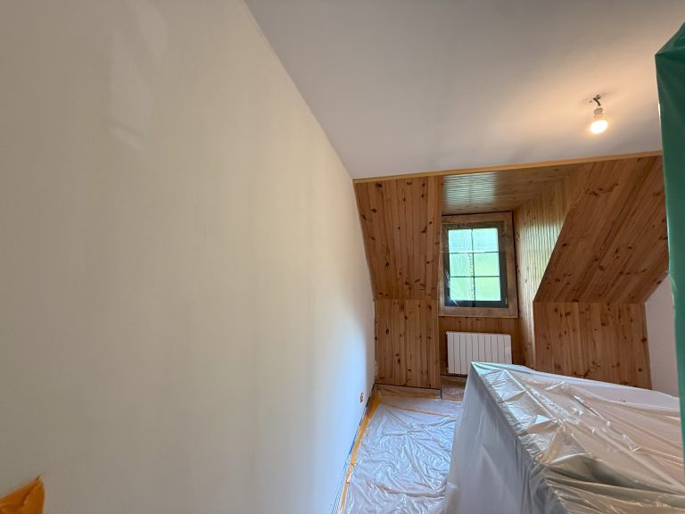 Peinture chambre à Touraine — avant travaux