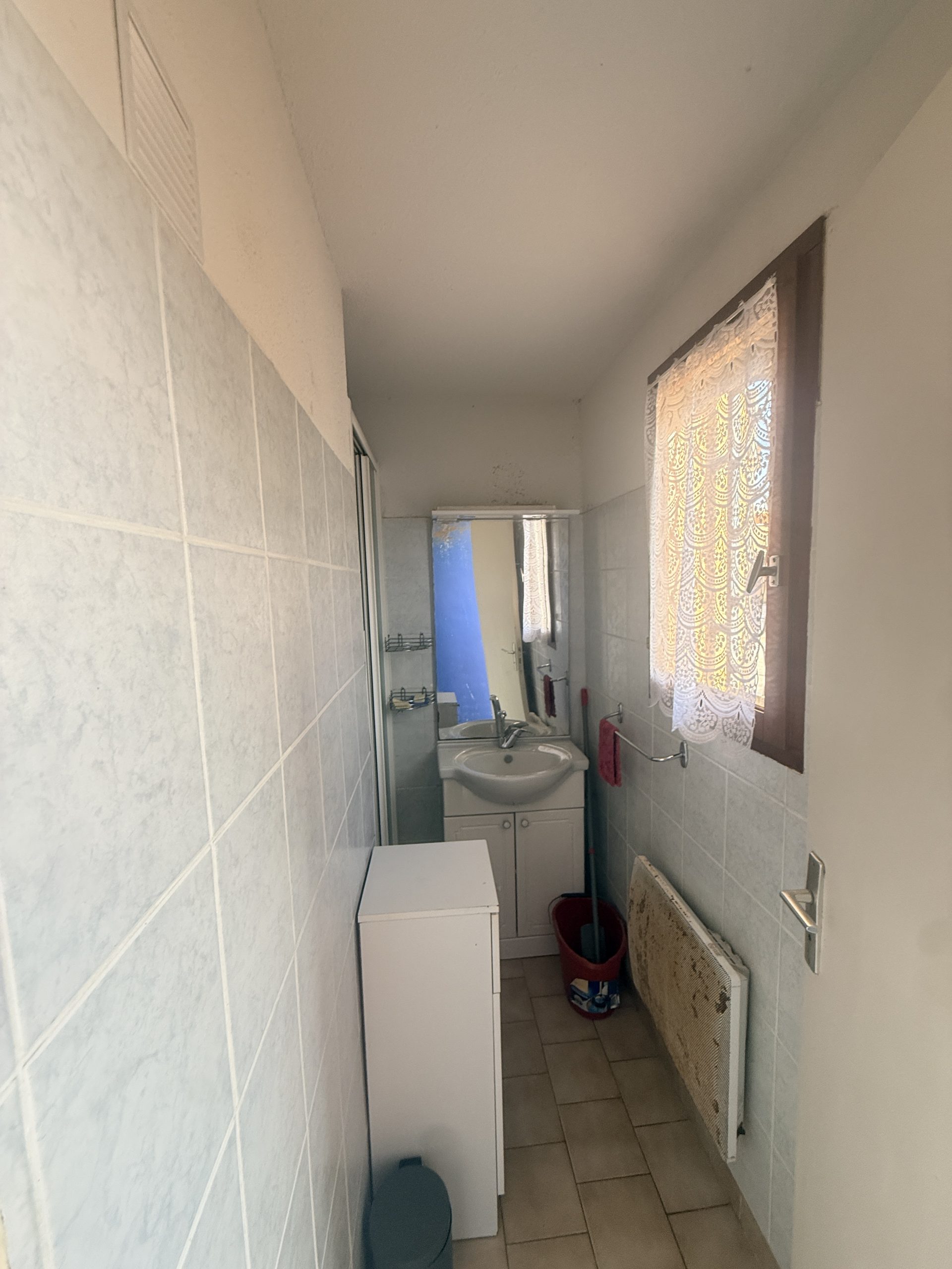 Salle de bain d'origine avant travaux Frontignan