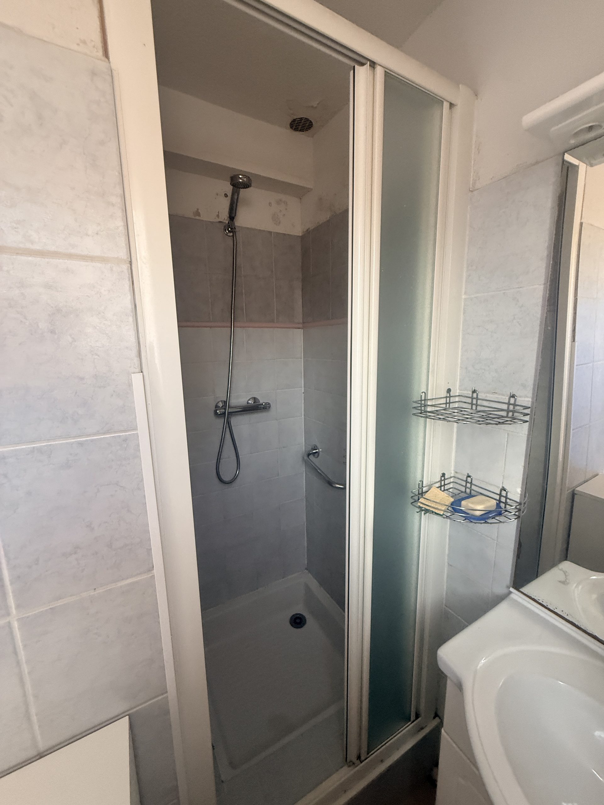 Douche avant rénovation Frontignan