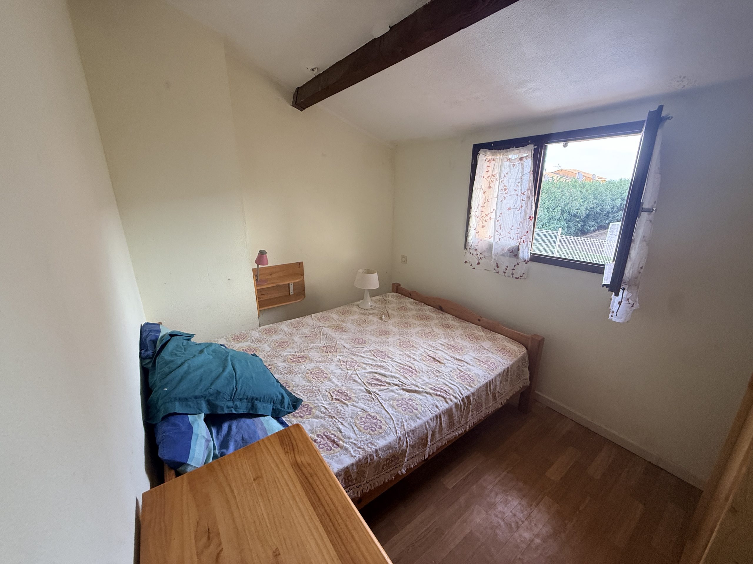 Murs de la chambre avant grattage