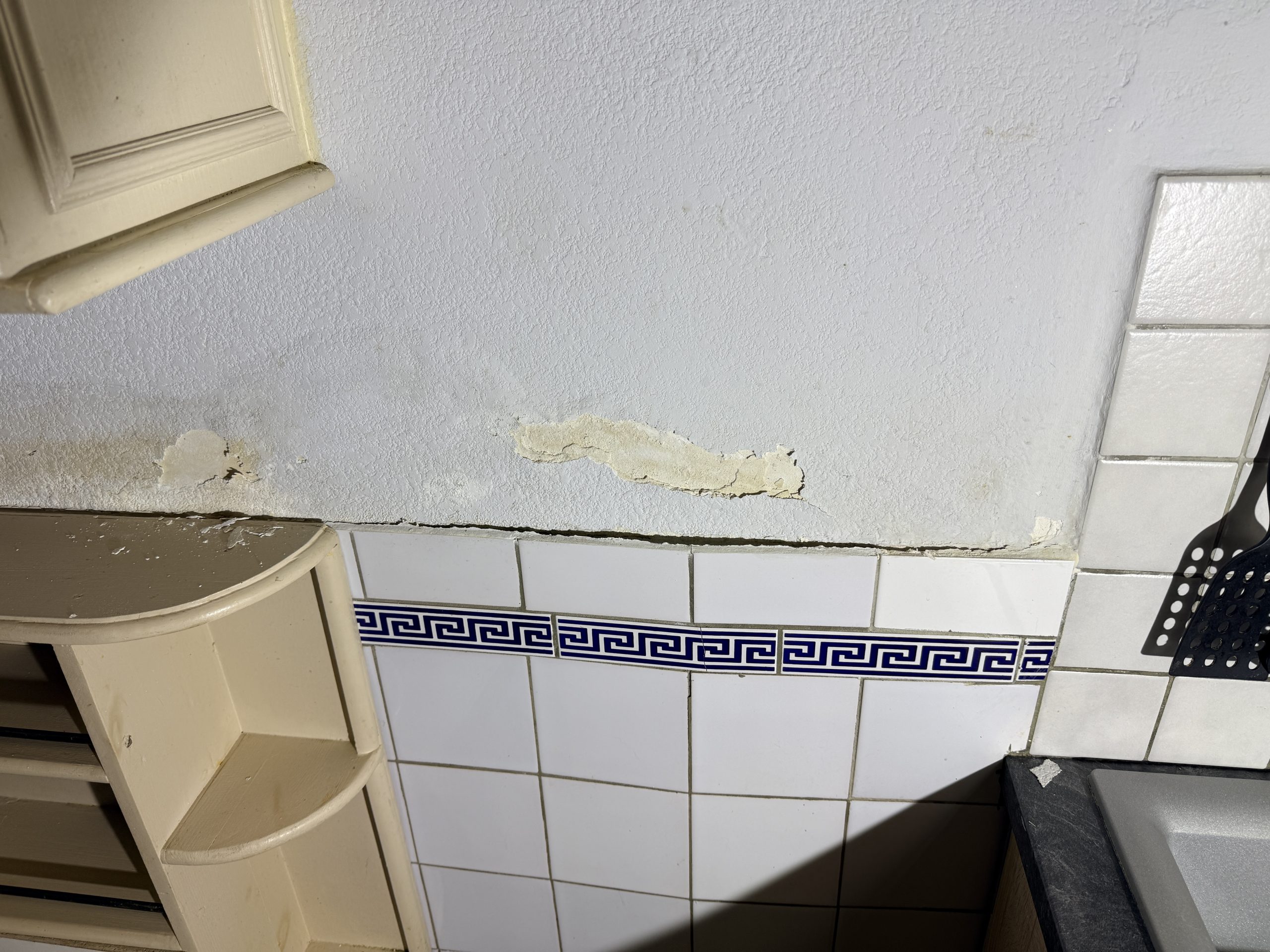Faïence qui se décolle dans la cuisine Frontignan