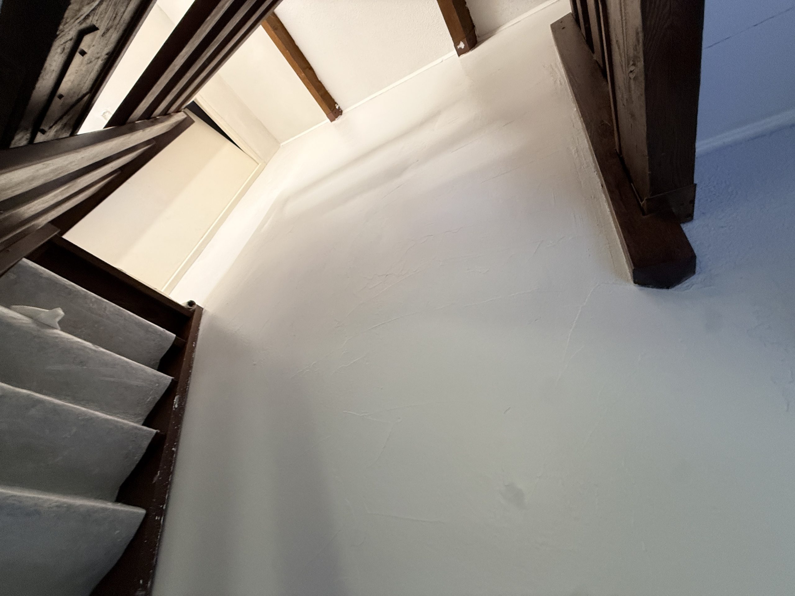 Mur d'escalier en cours de reprise