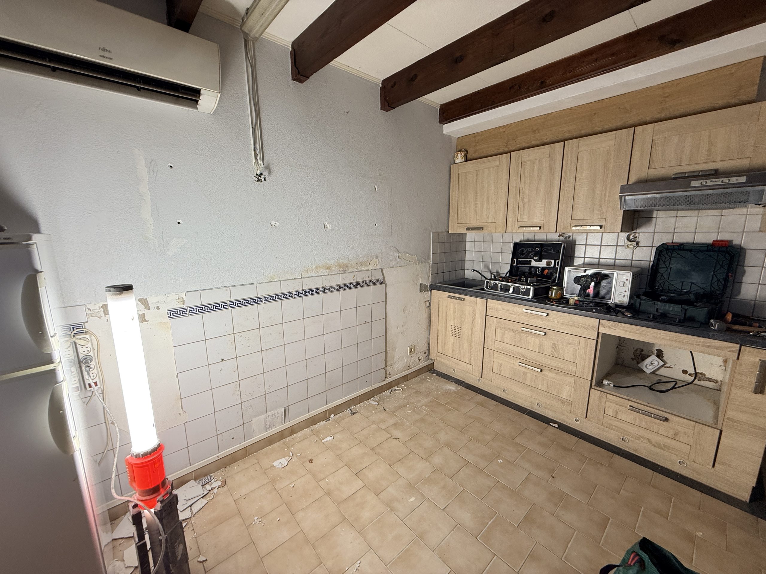 Pièce principale avant rénovation Frontignan