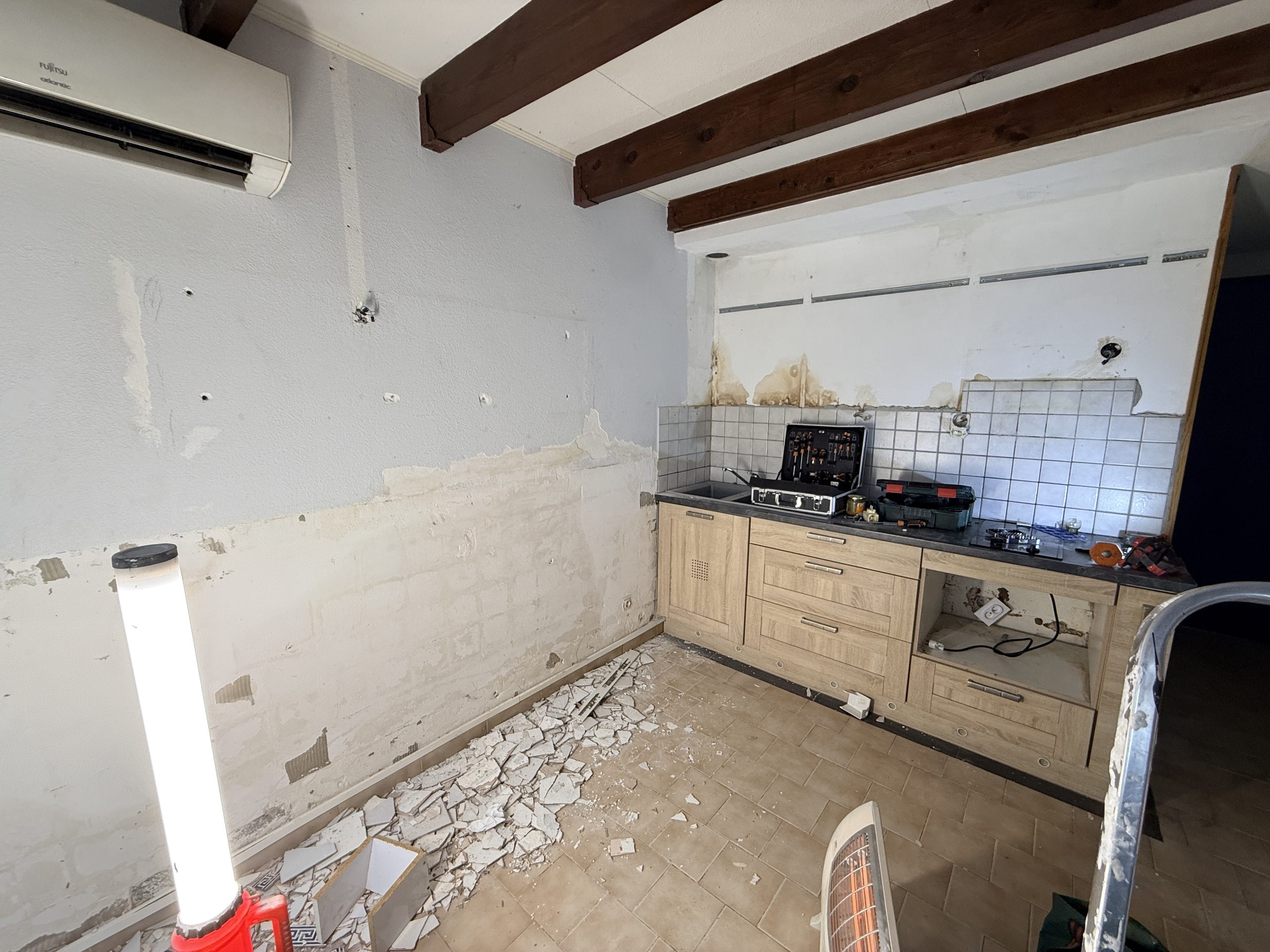 Murs à nu avec traces d'humidité Frontignan