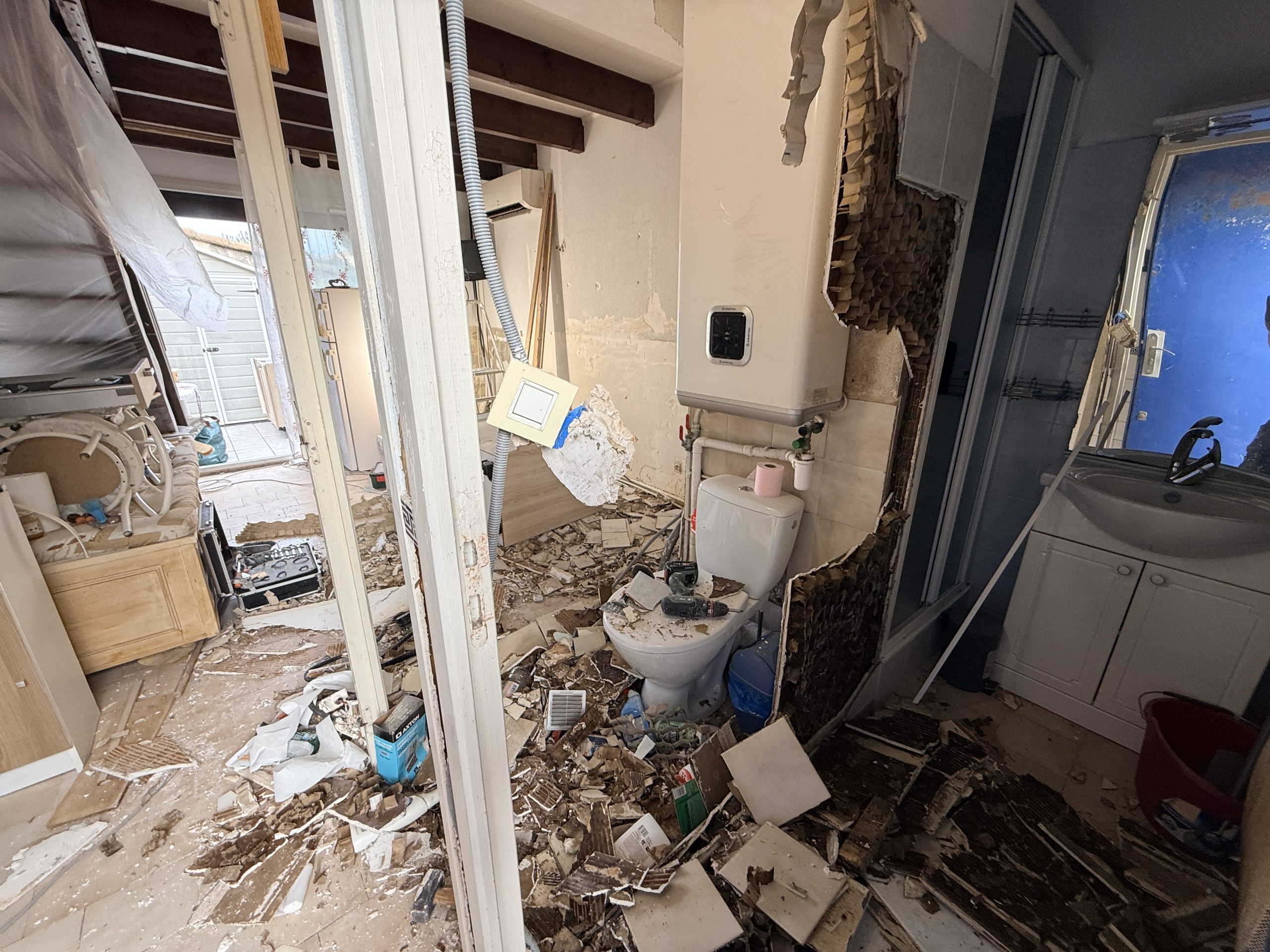 Vue d'ensemble du chantier en démolition Frontignan