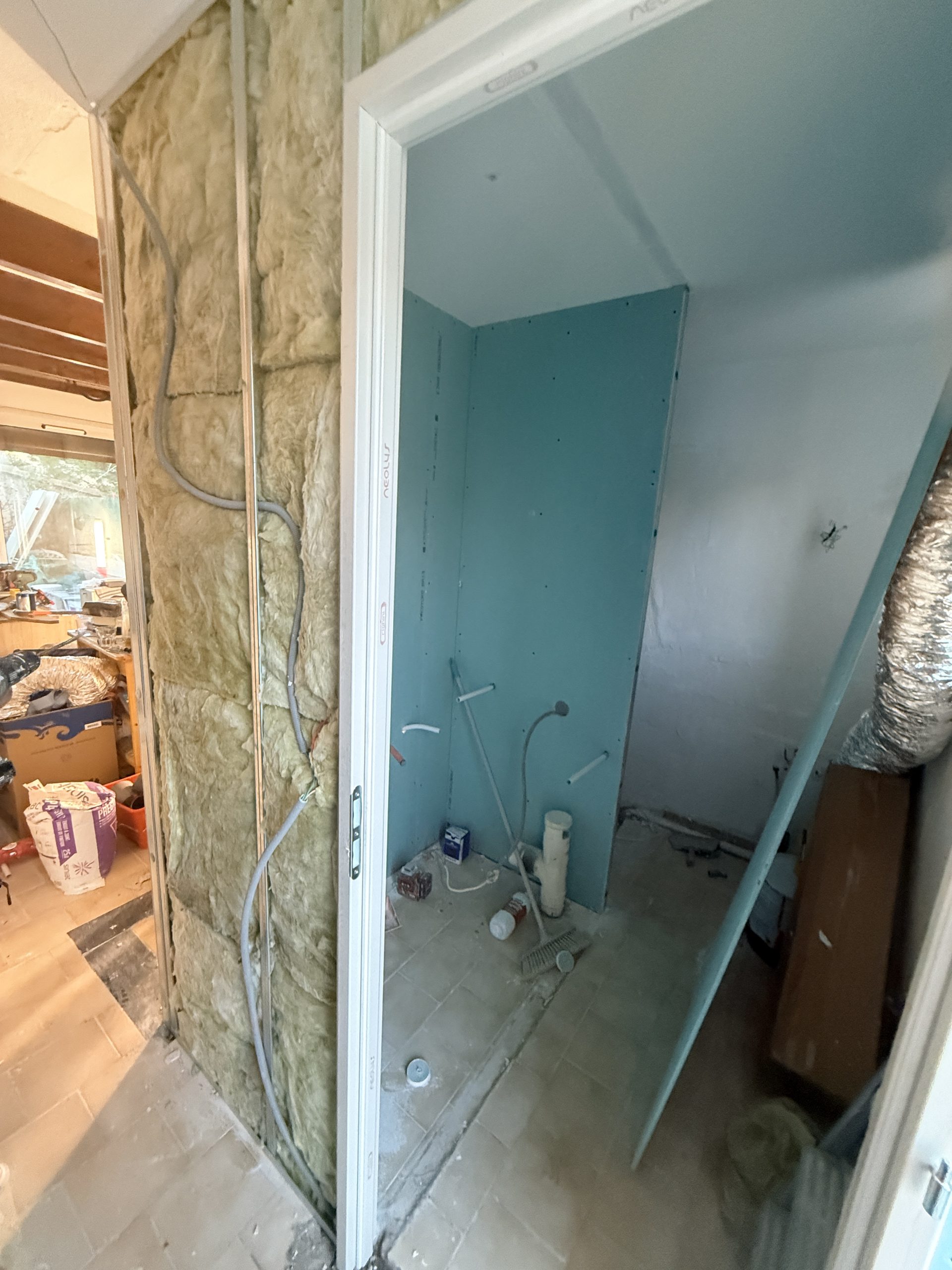 Surfaces lissées dans la salle de bain Frontignan