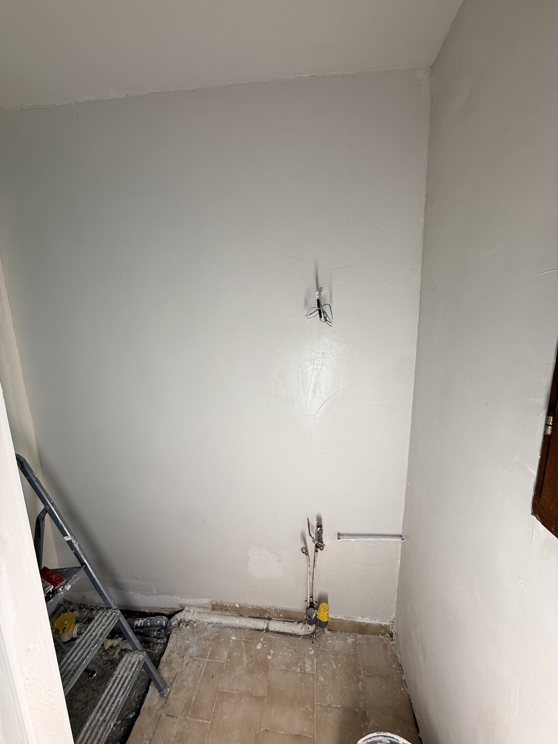 Mise en peinture de la salle de bain WC