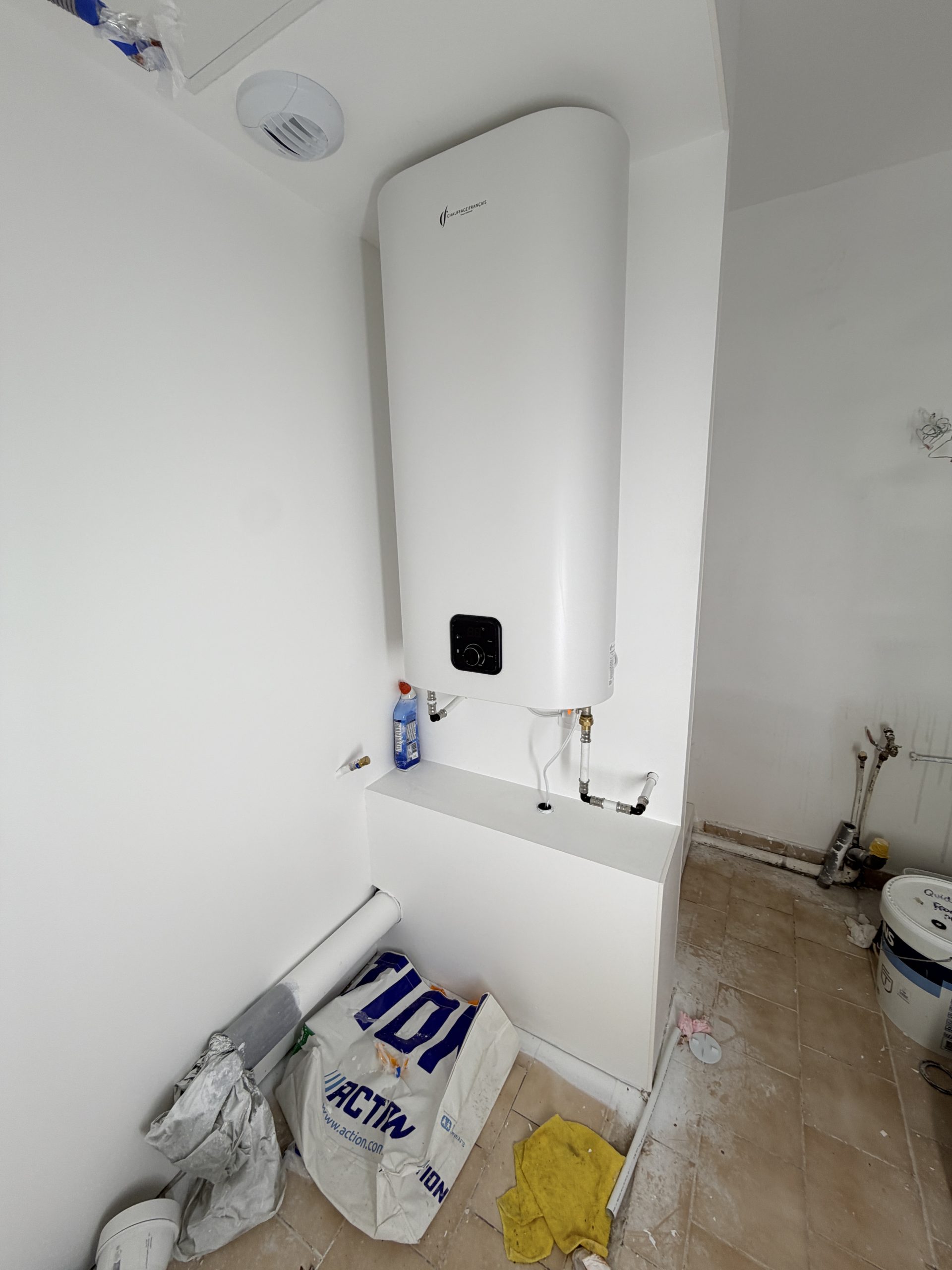 Pose et raccordement du chauffe-eau extra-plat Frontignan