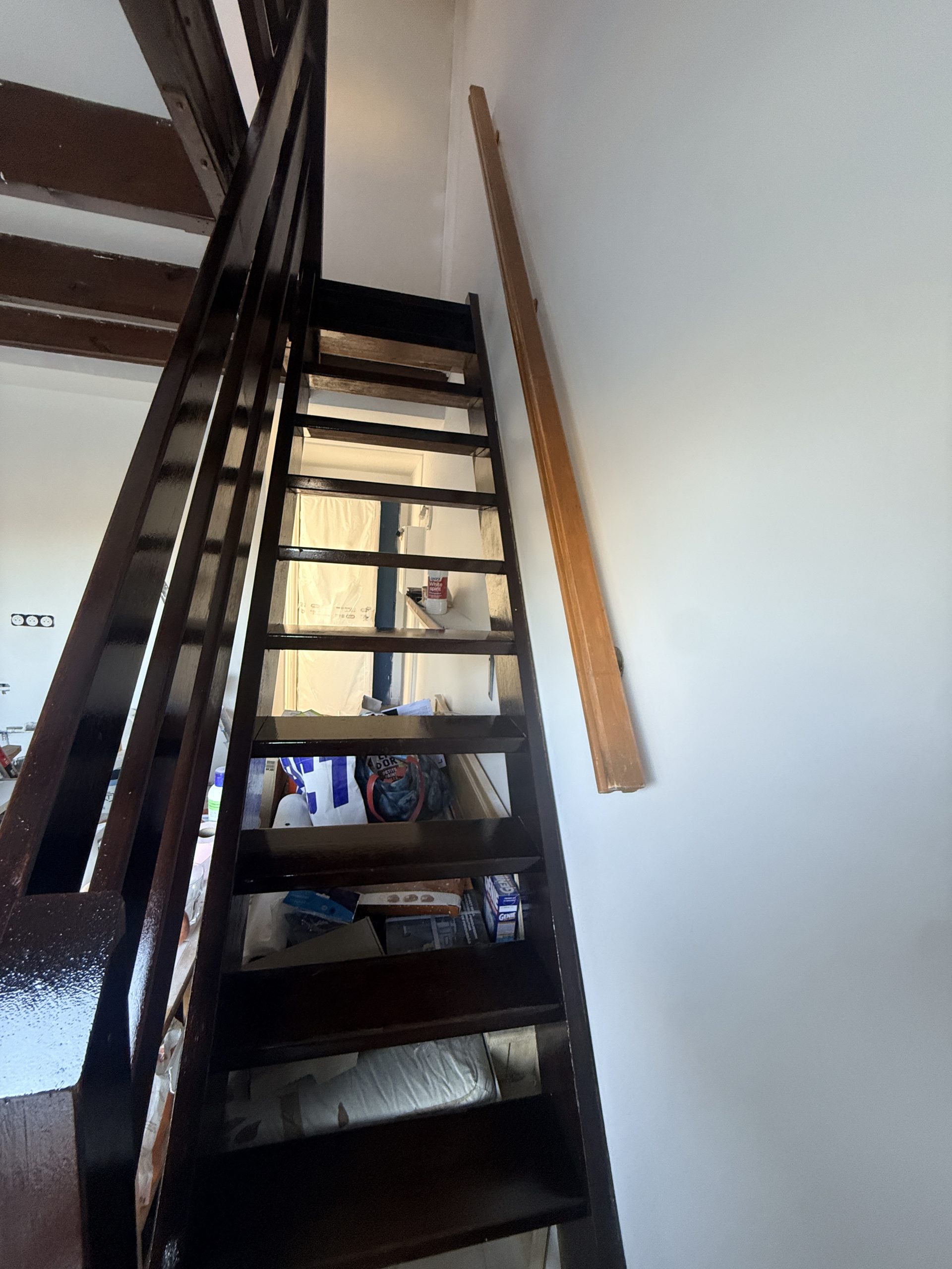 Escalier et rambarde après deux couches de finition