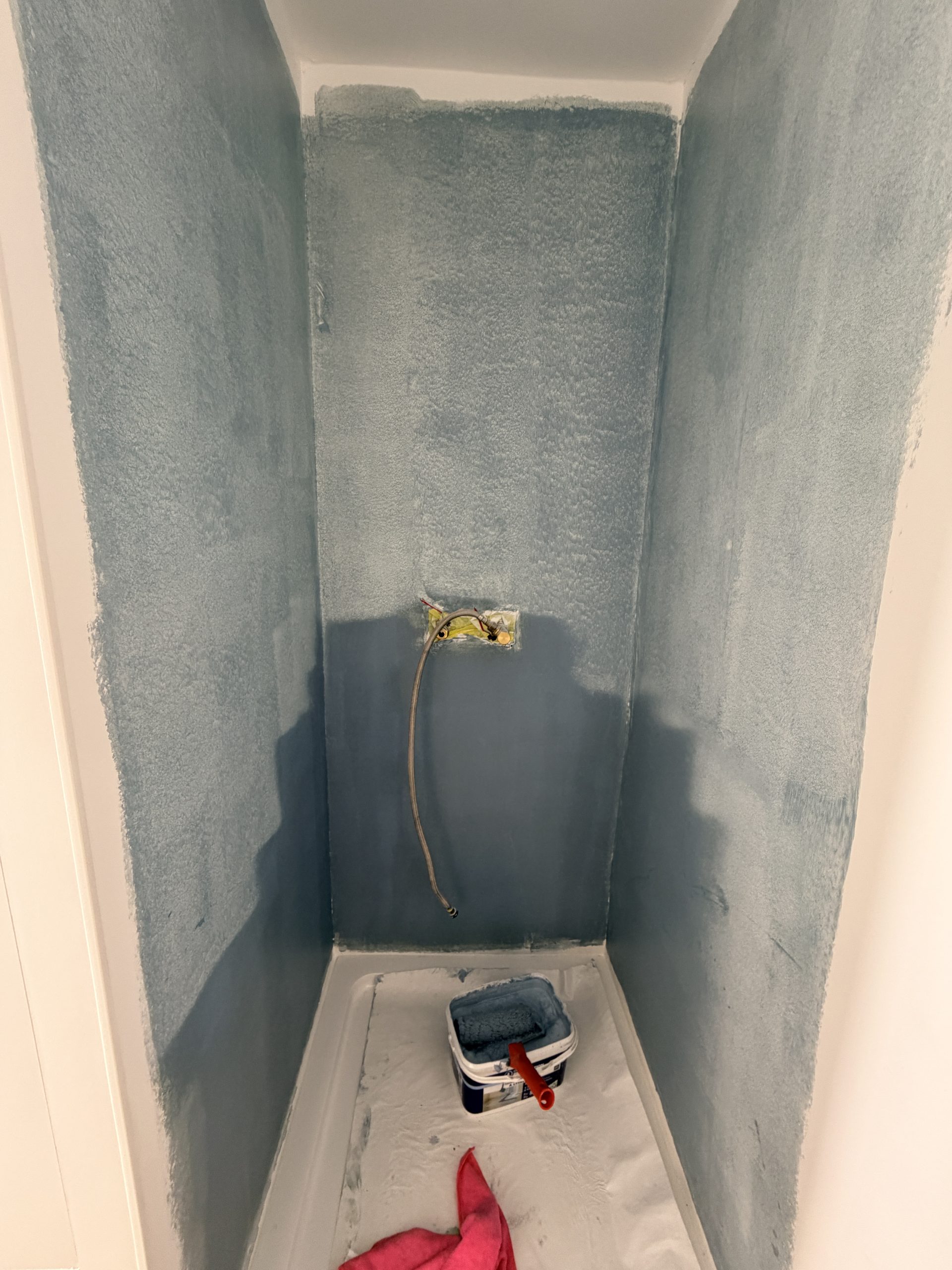 Mise en étanchéité des murs de la douche système SEL