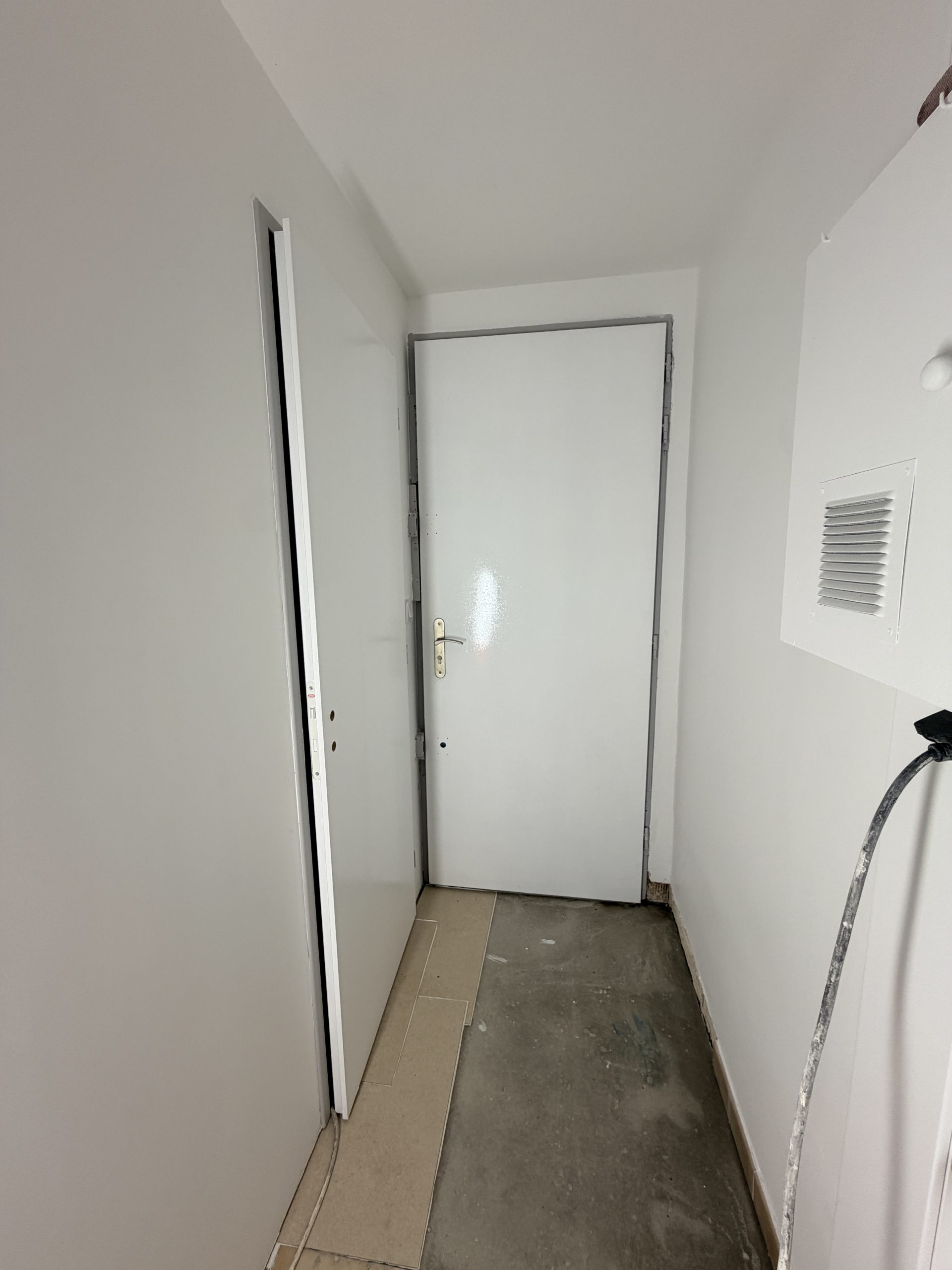 Intérieur de la porte d'entrée fini Frontignan