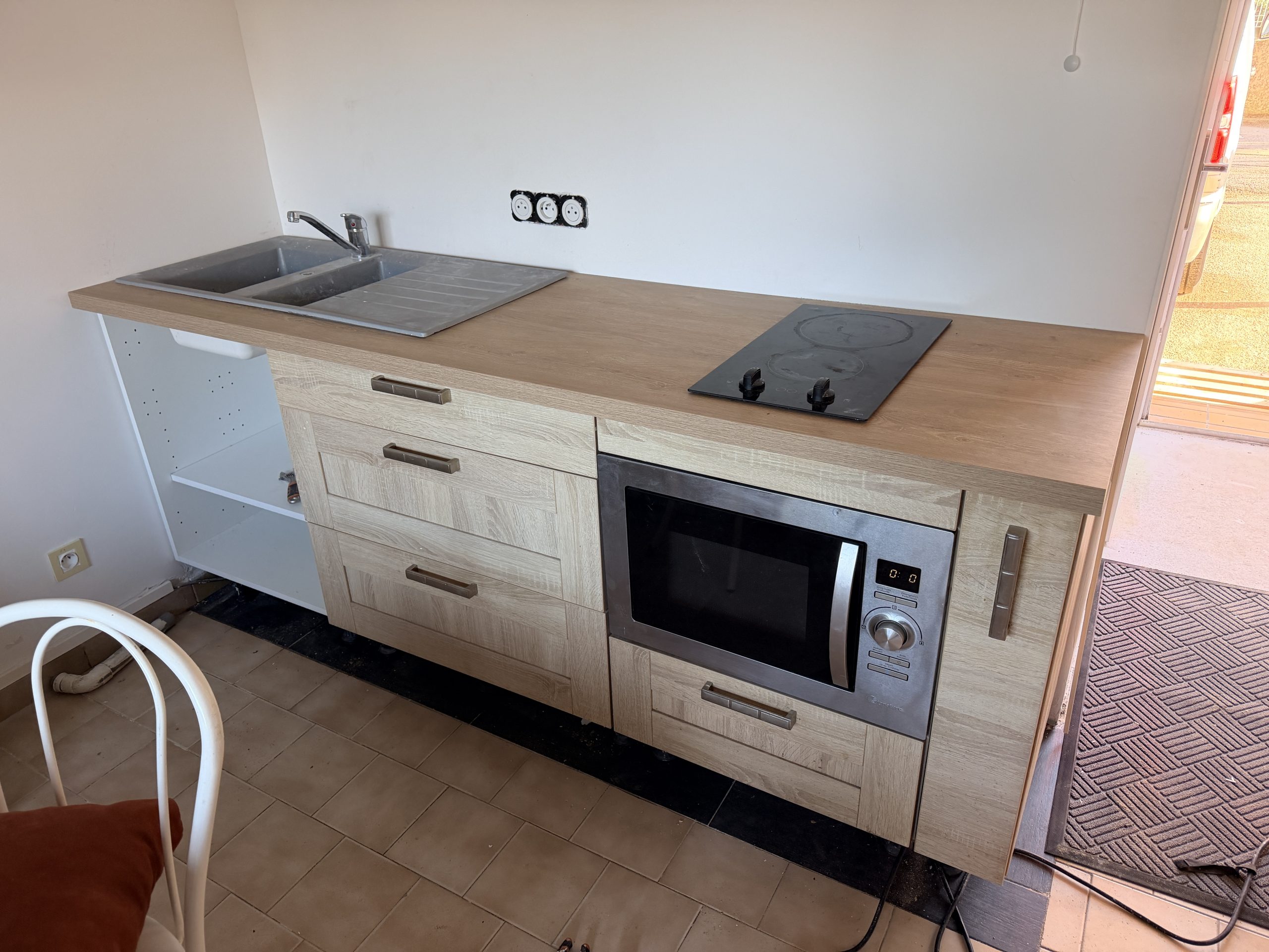 Remontage de la cuisine en cours