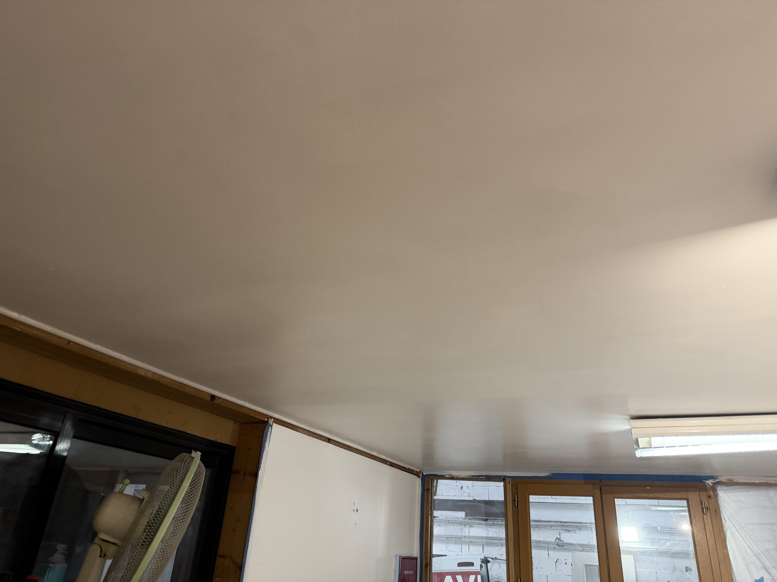 Rendu blanc lumineux des murs
