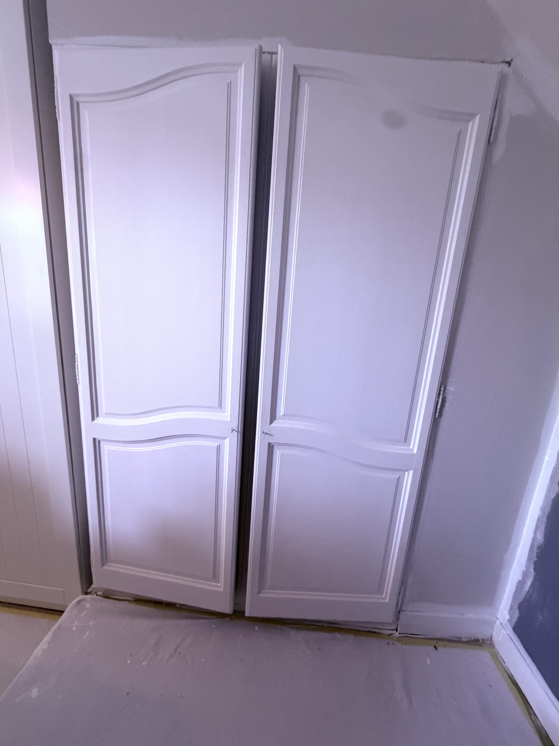 Porte de placard finie en blanc