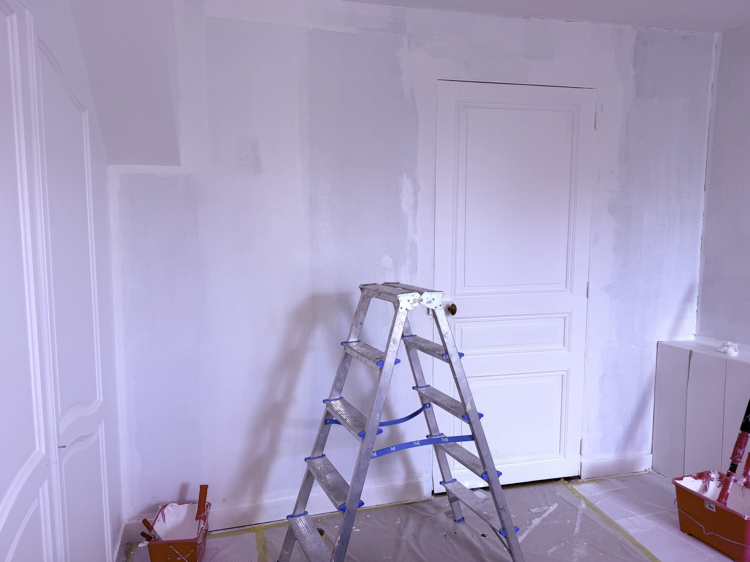 Mur préparé avant mise en couleur