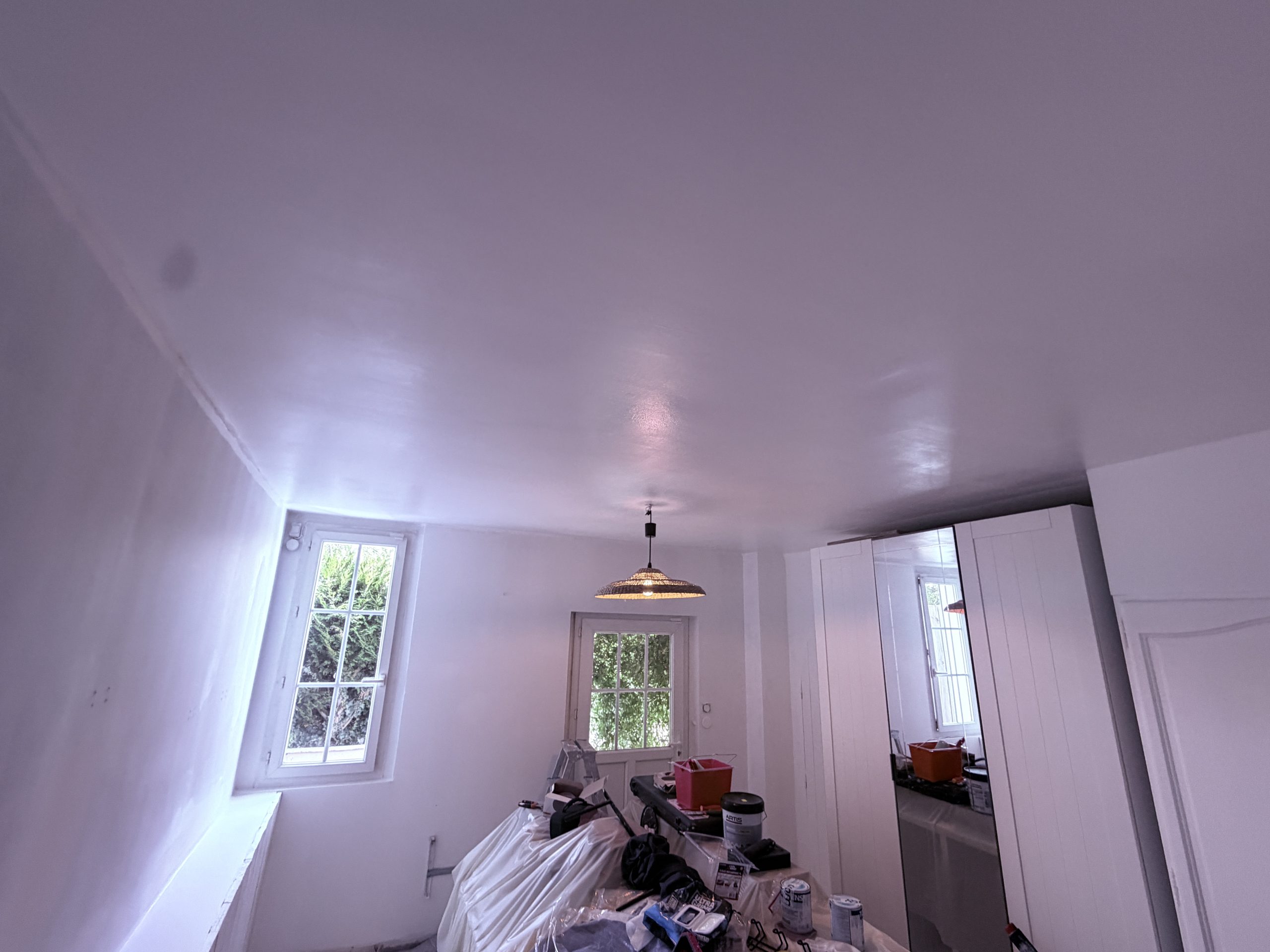 Murs repeints en blanc velours