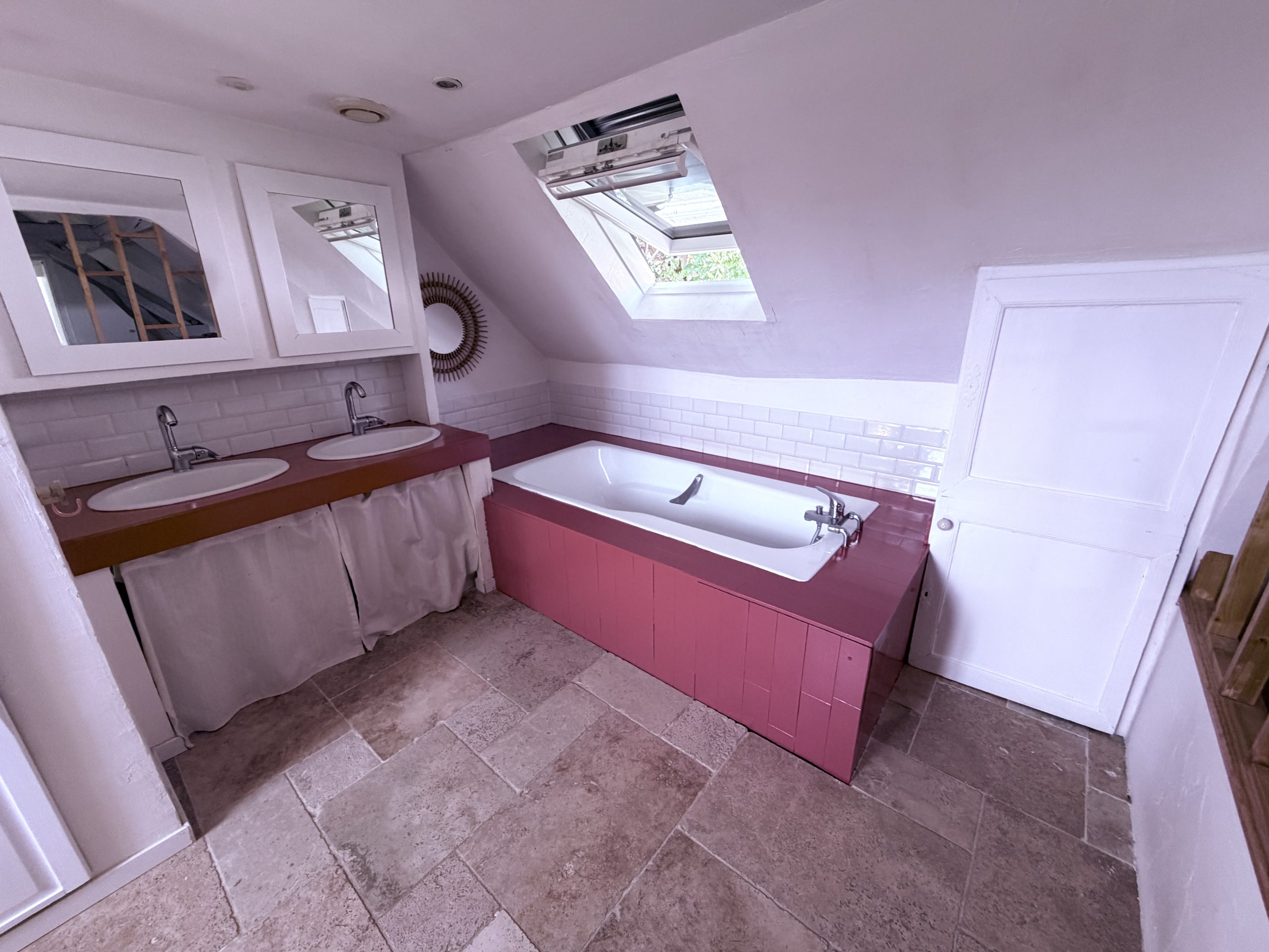 Salle de bain rénovée avec résine Terra Cotta