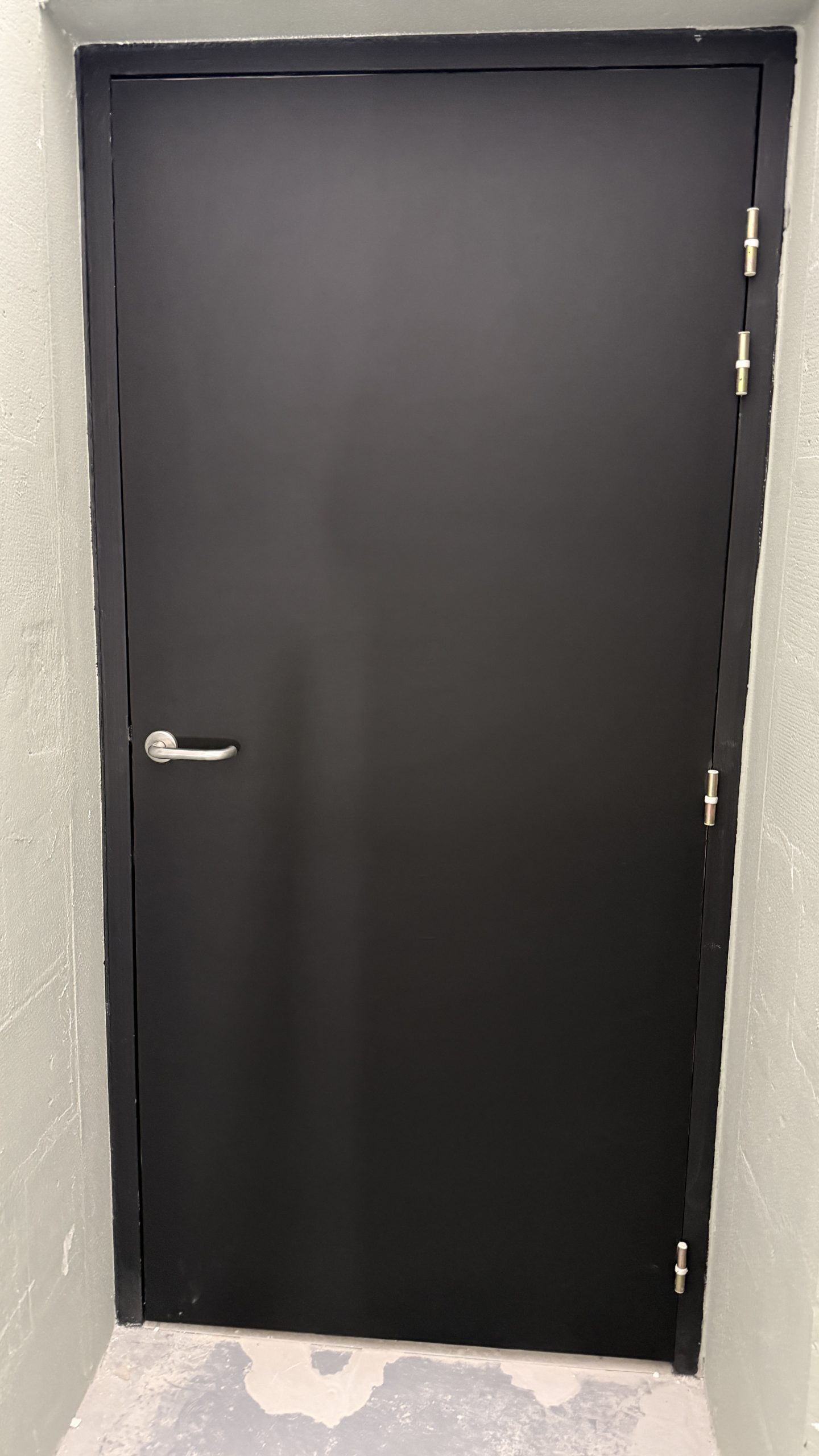 Porte de sécurité coupe-feu après covering, vue fermée
