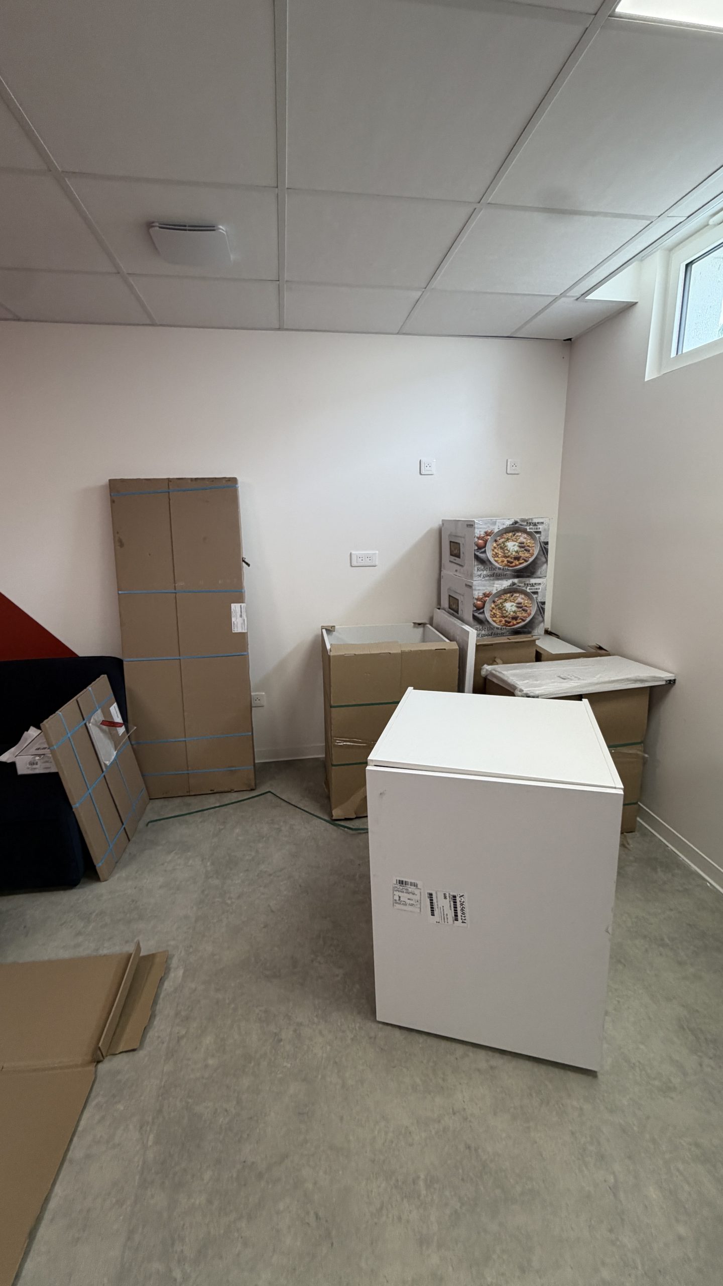 Espace avant installation de la cuisine 2, caissons en carton