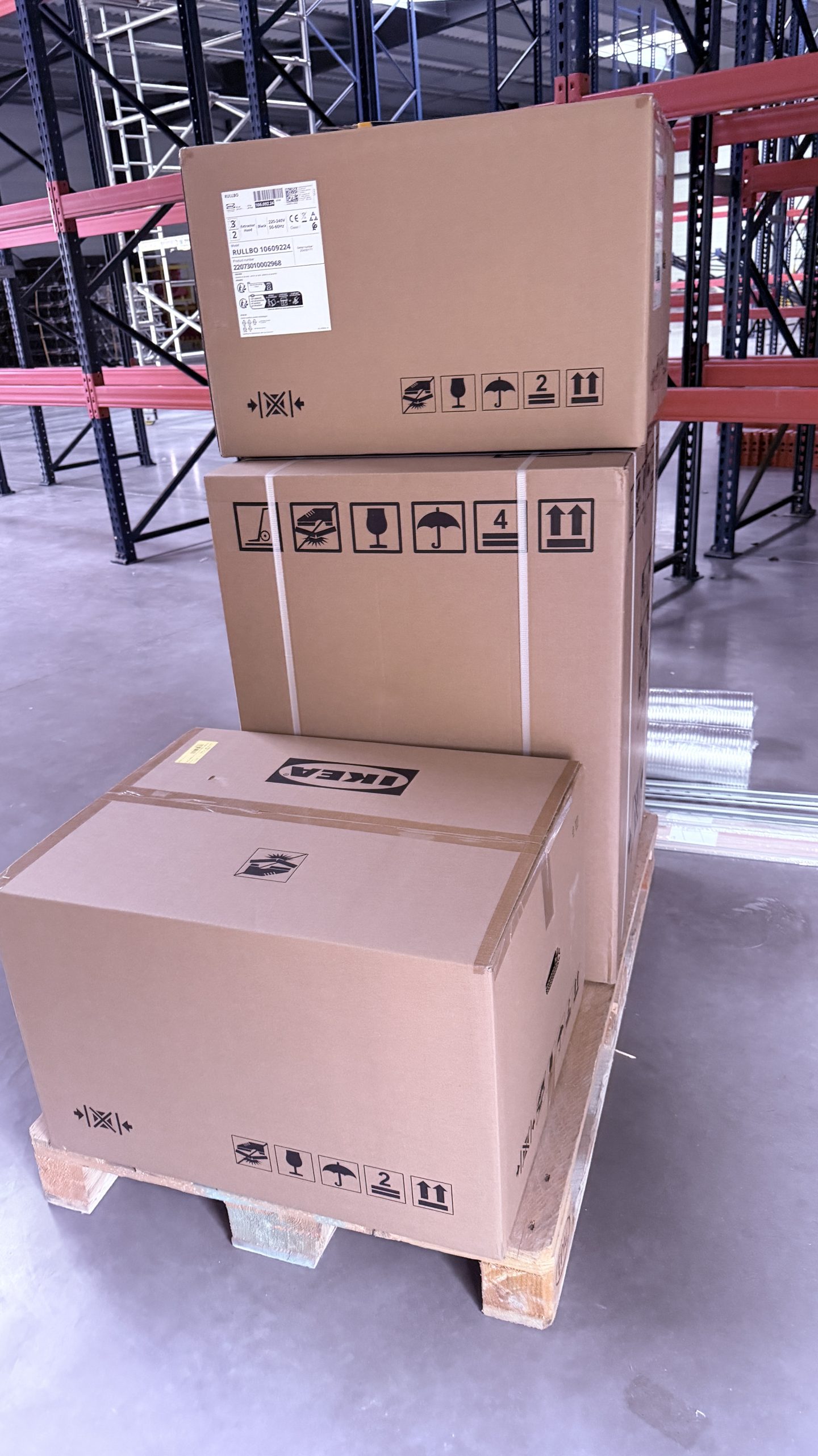 Livraison des caissons de cuisine IKEA palettisés sur site